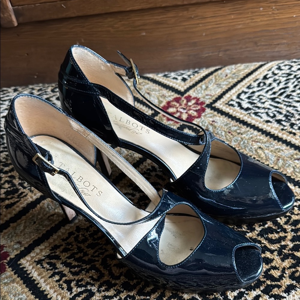 Talbots Navy Blue heels!! Hard to find this color!! Small platform. Comfy!